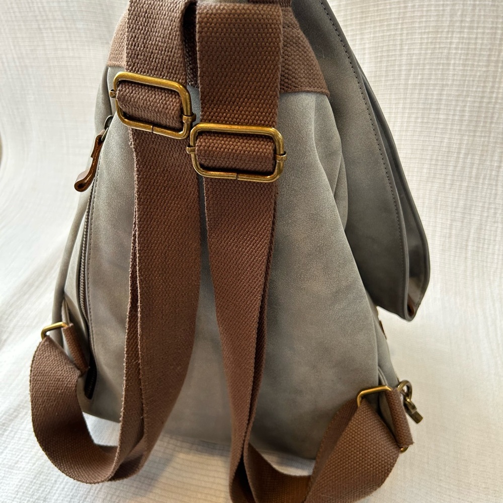 Stylish Gray Backpack - Picture 6 of 14